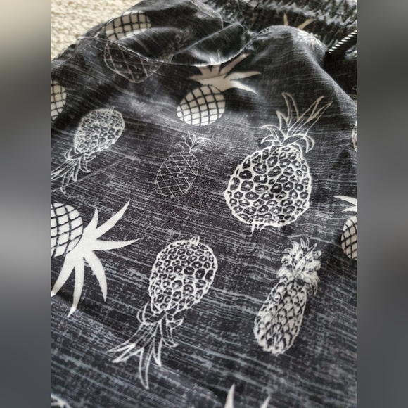 New✨ Unifit Pineapple Print Beach Shorts - Picture 3 of 6